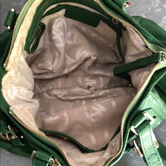 Michael Kors girgeous handbag - Picture 5 of 5